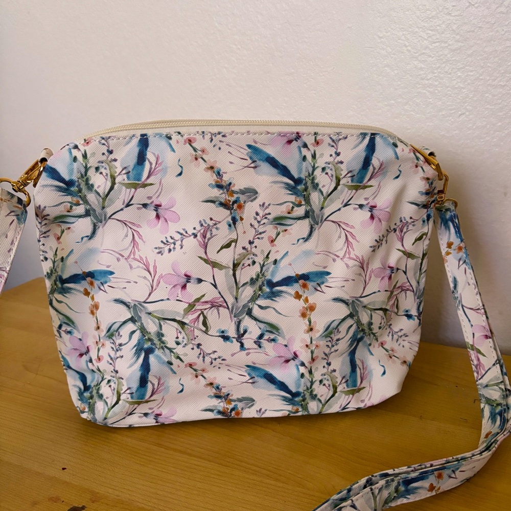 Floral White Medium-Sized Crossbody Purse